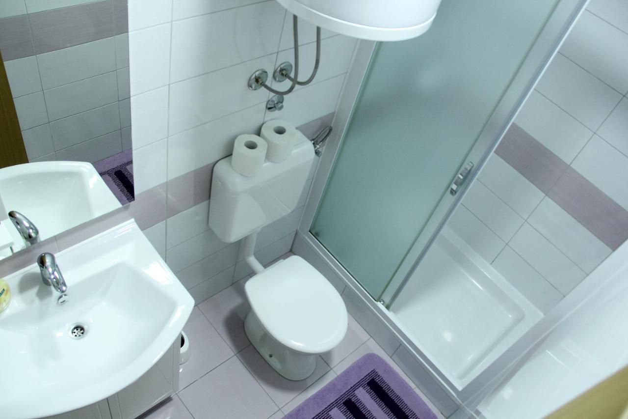פרימוסטן Apartmani Ljubo מראה חיצוני תמונה
