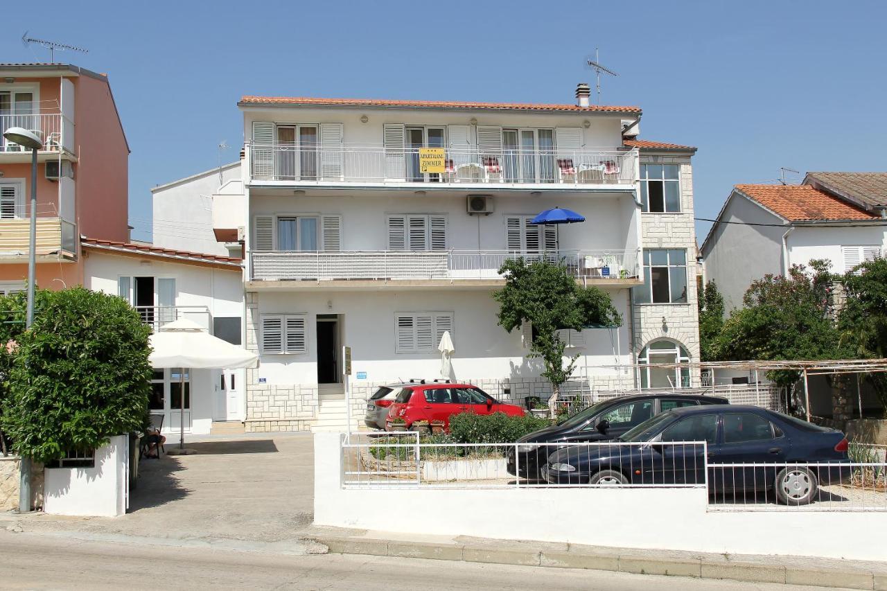פרימוסטן Apartmani Ljubo מראה חיצוני תמונה
