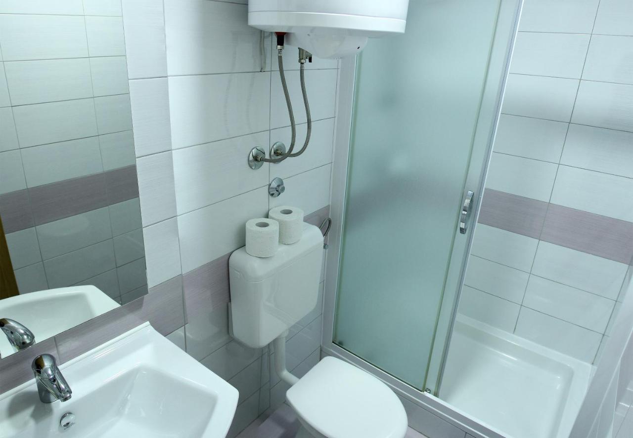 פרימוסטן Apartmani Ljubo מראה חיצוני תמונה