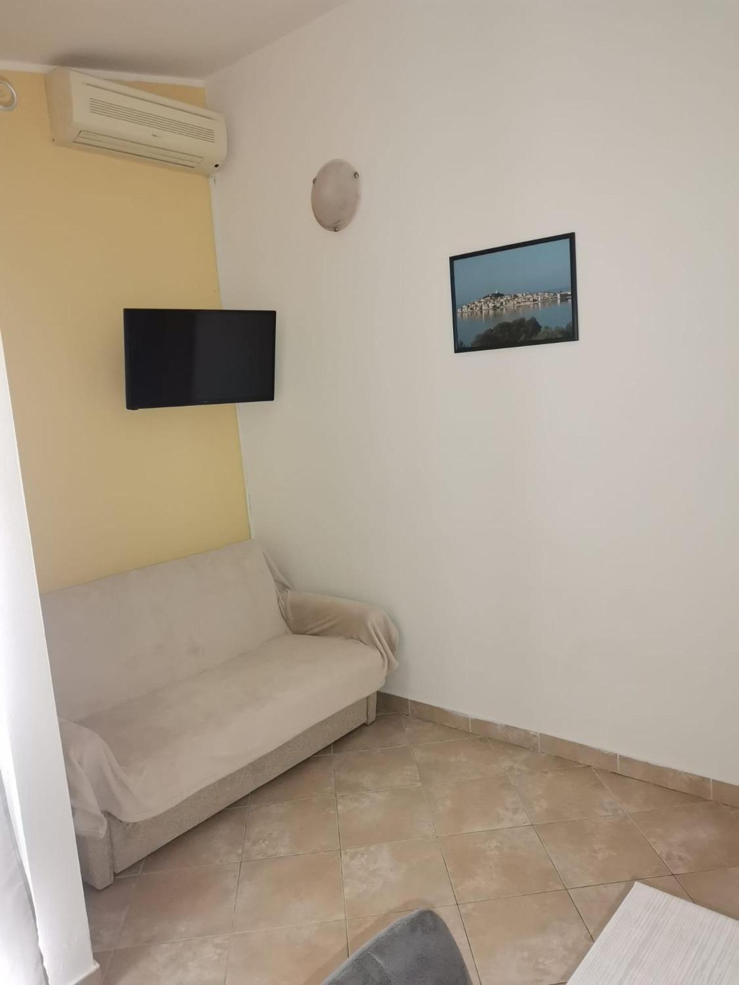 פרימוסטן Apartmani Ljubo מראה חיצוני תמונה