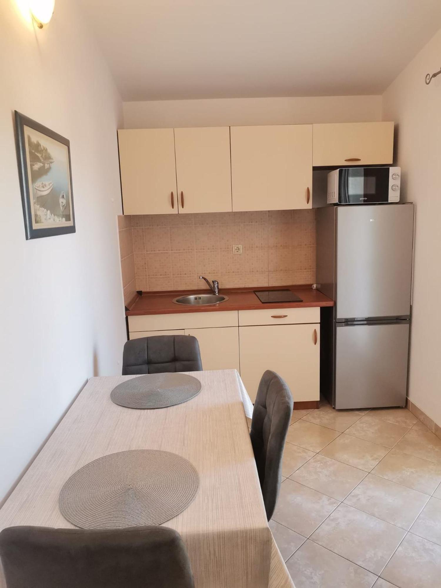 פרימוסטן Apartmani Ljubo מראה חיצוני תמונה