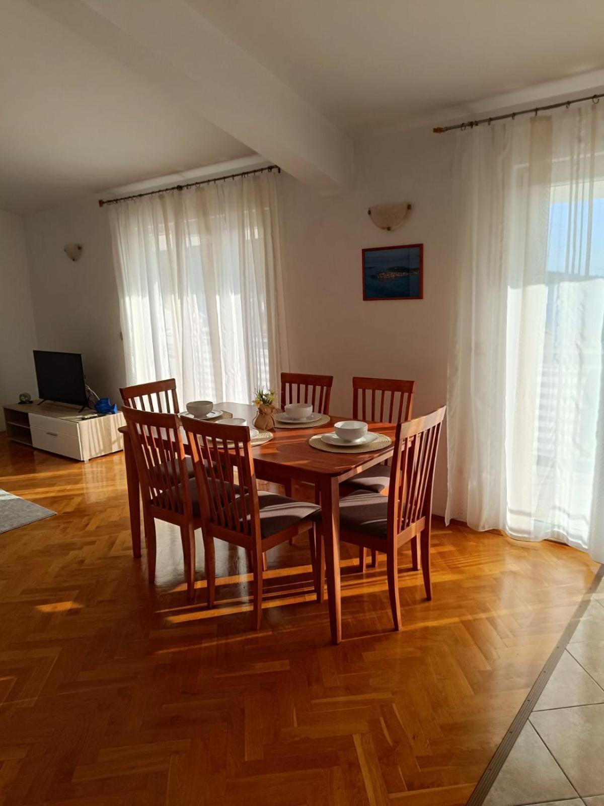 פרימוסטן Apartmani Ljubo מראה חיצוני תמונה