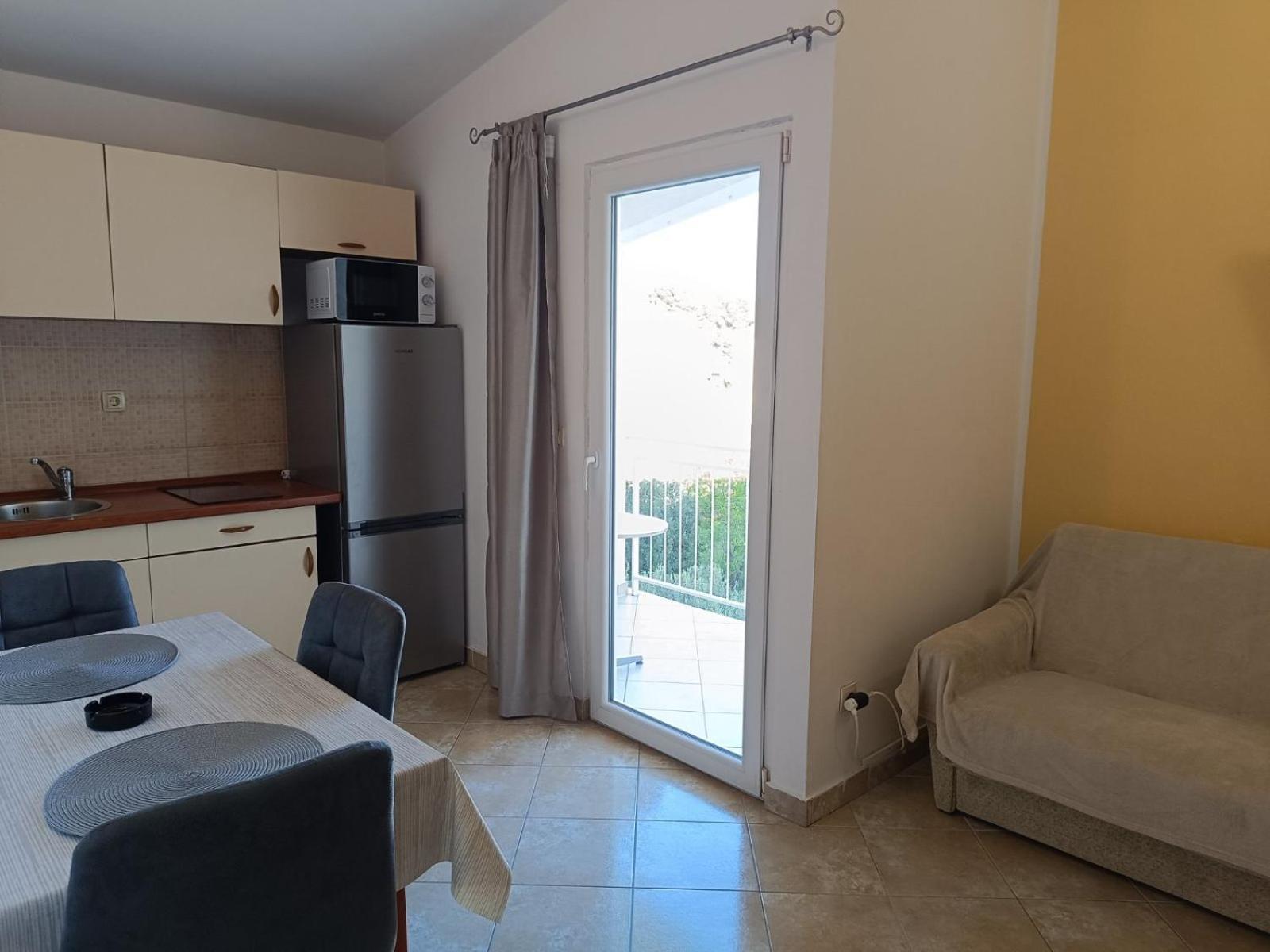 פרימוסטן Apartmani Ljubo מראה חיצוני תמונה
