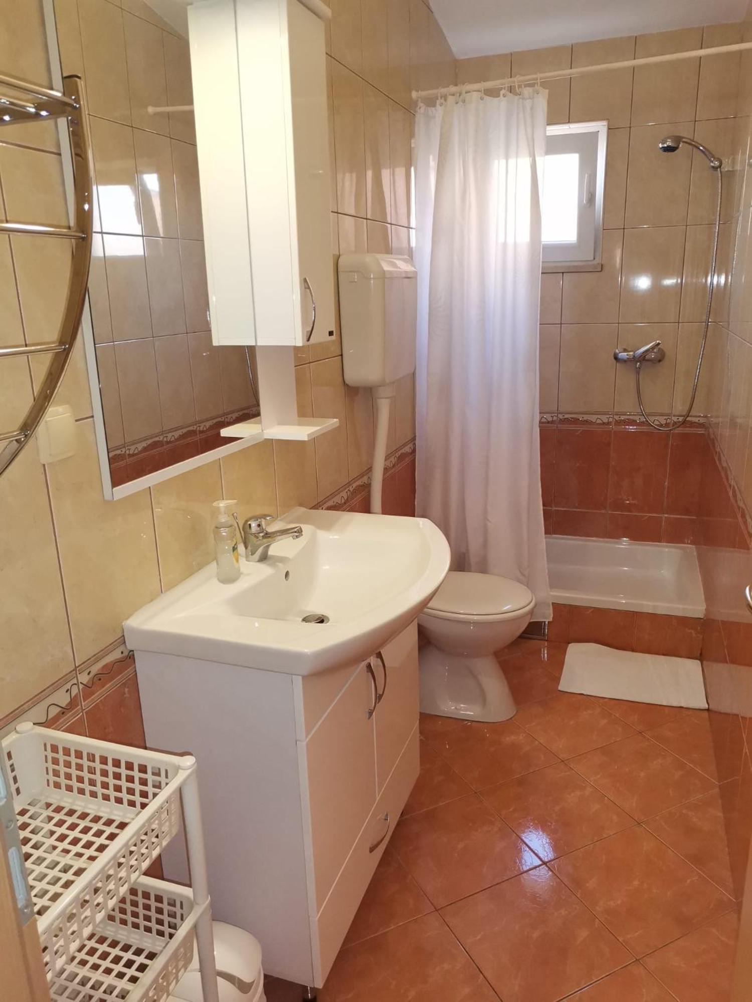 פרימוסטן Apartmani Ljubo מראה חיצוני תמונה