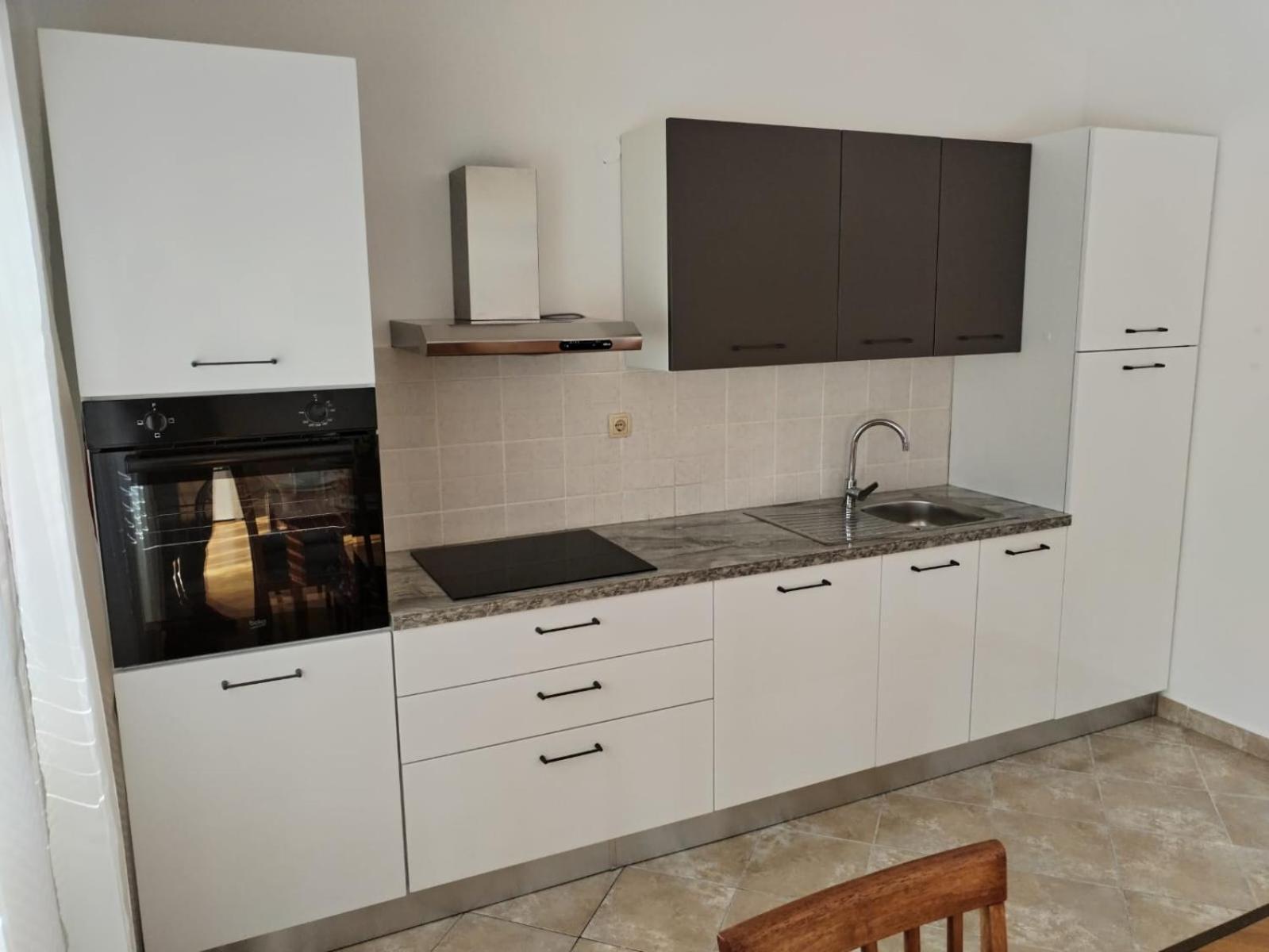 פרימוסטן Apartmani Ljubo מראה חיצוני תמונה